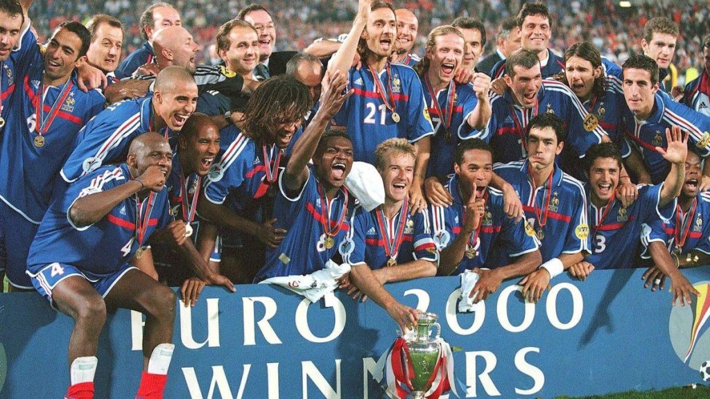 Euro 2000 đã chứng kiến sự lên ngôi lần thứ hai của đội tuyển Pháp